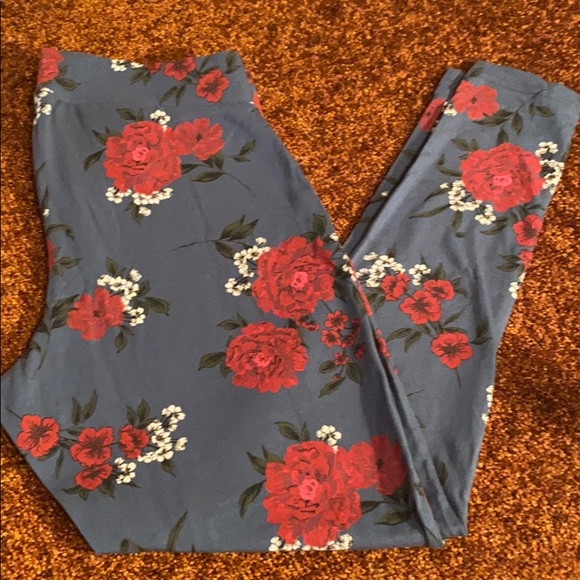 NWT Torrid Red Rose Premium Leggings - Picture 4 of 4